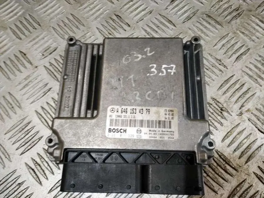 Блок управления двигателем 0 281 011 329, A 6461534379