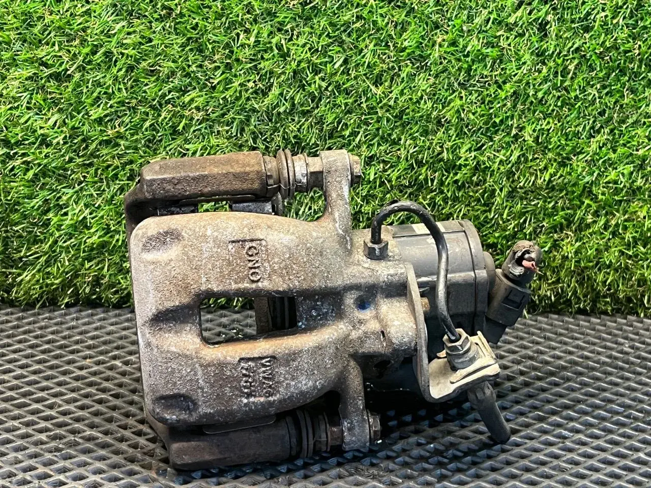Суппорт тормозной 113694166