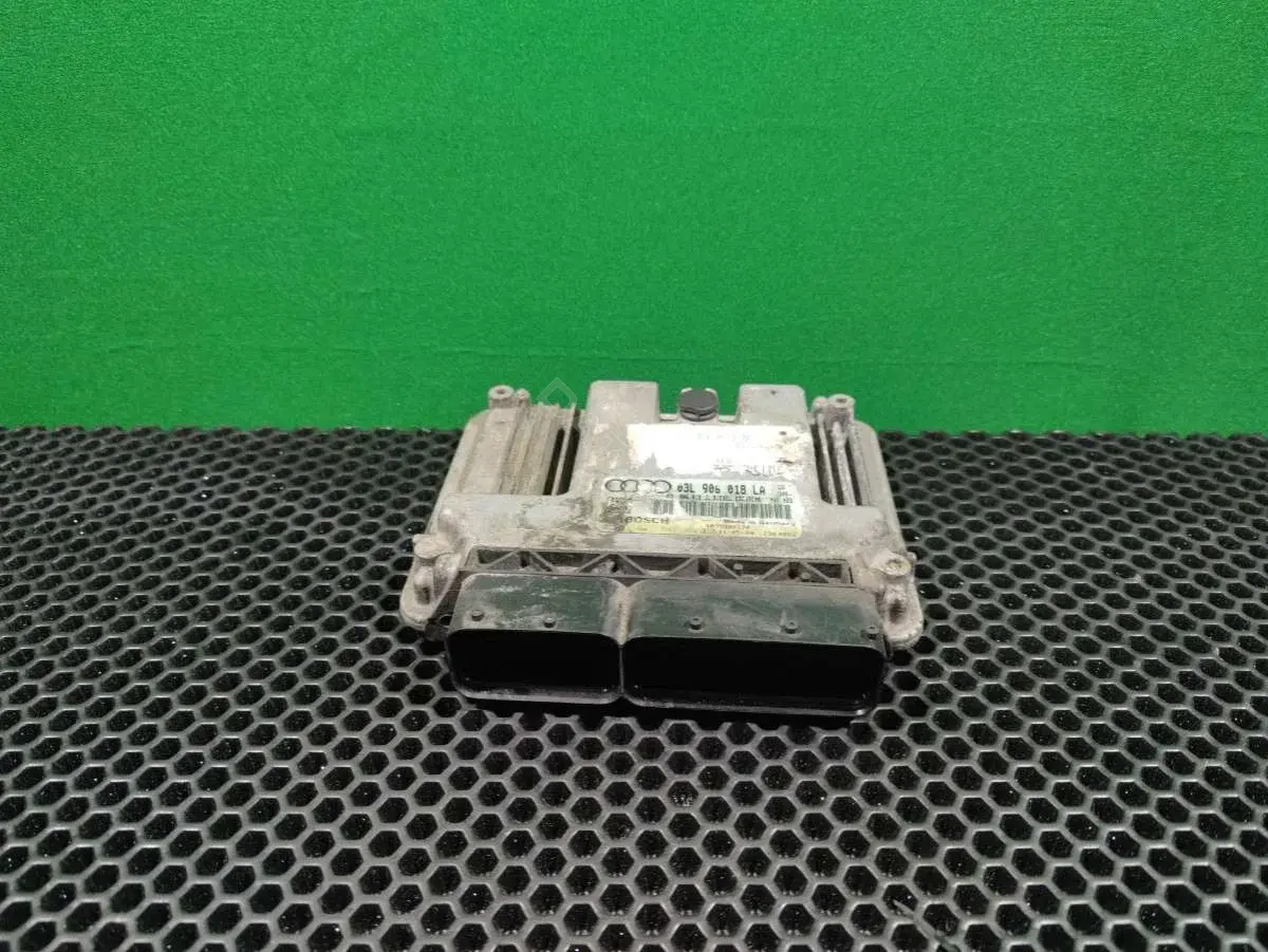 Блок управления двигателем 0 281 017 645, 03L 906 018 JL, 03L 906 018 LA