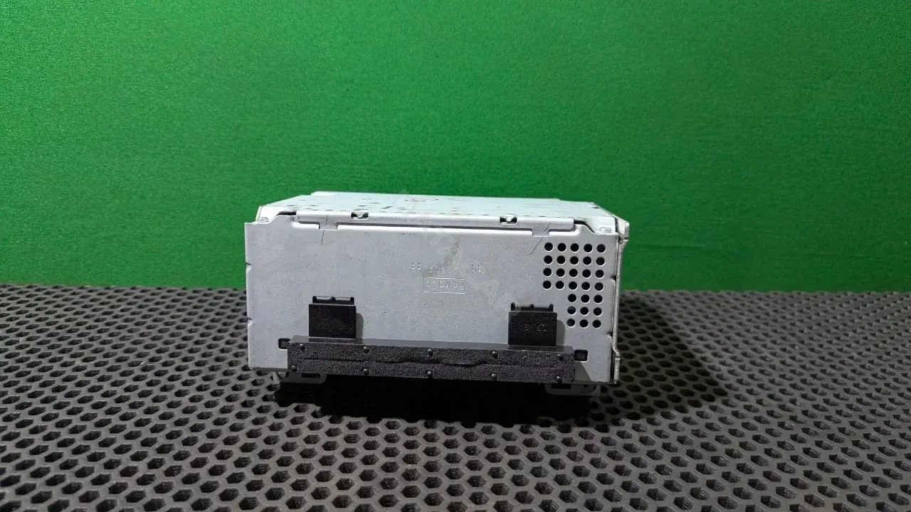 Магнитола F1BT 18C815 GM