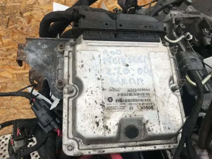 Блок управления двигателем 0 281 010 292, P05033032AF