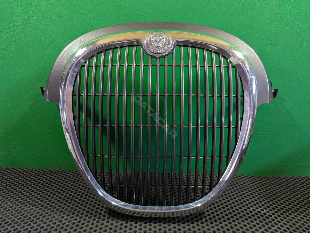 Решетка радиатора 4R83 8A100 AB