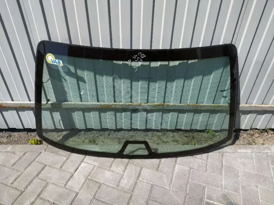 Заднее стекло 026575