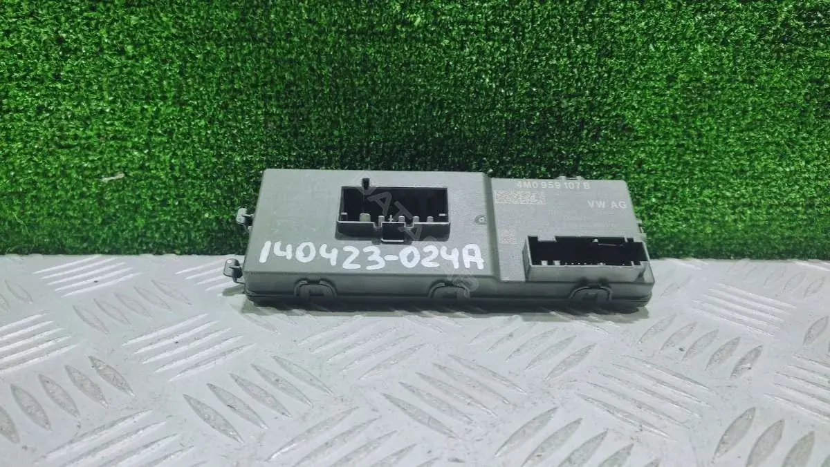 Блок управления крышкой багажника 4M0959107B