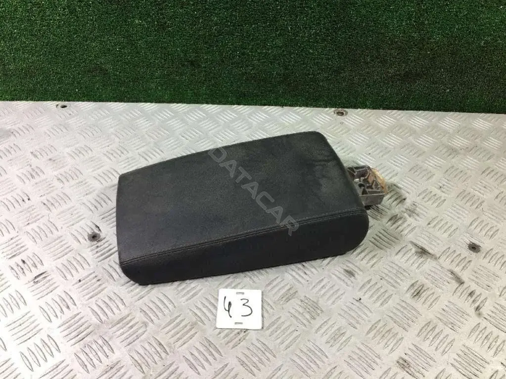 Подлокотник 4G0864207E