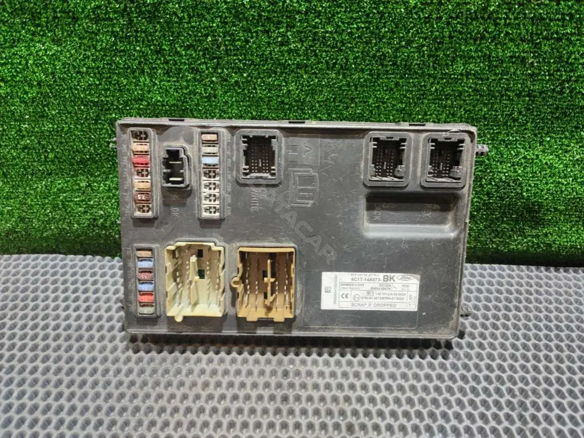 Блок предохранителей 6C1T 14A073 BK