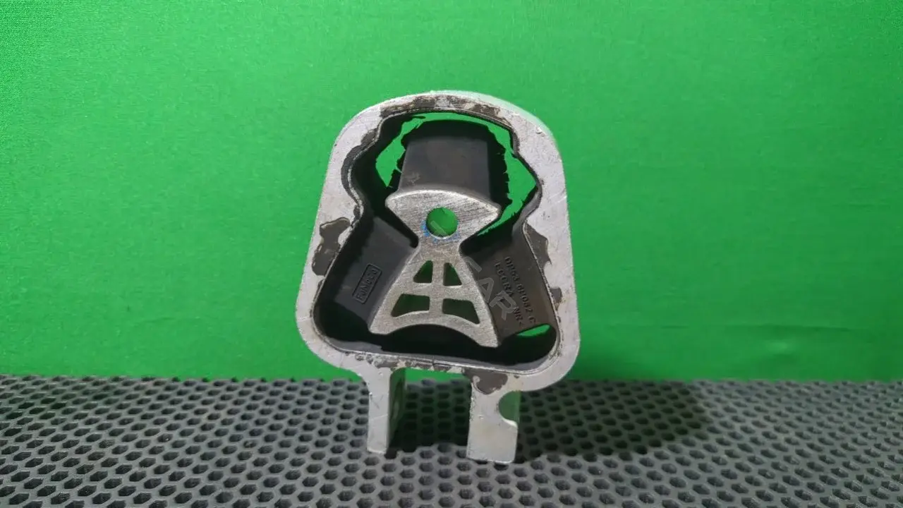 Подушка КПП DP53 6P082 CB
