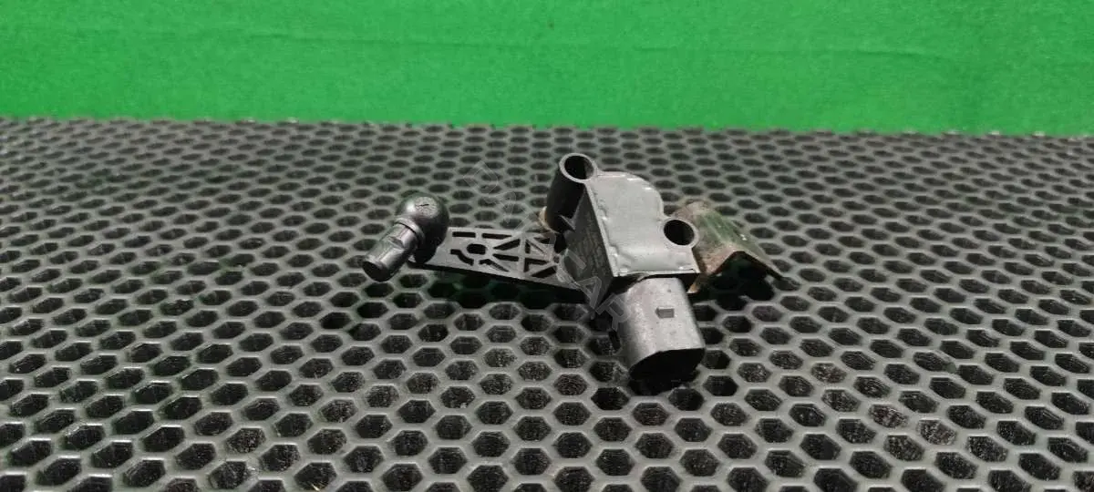Датчик положения кузова 1T0907503B