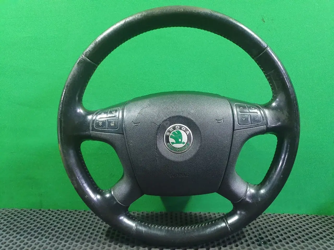 Руль 103722371