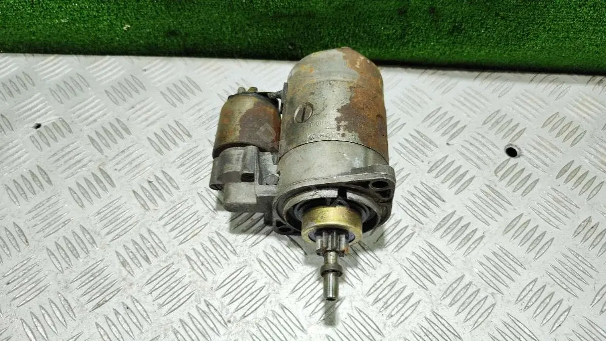 Стартер 055911023B