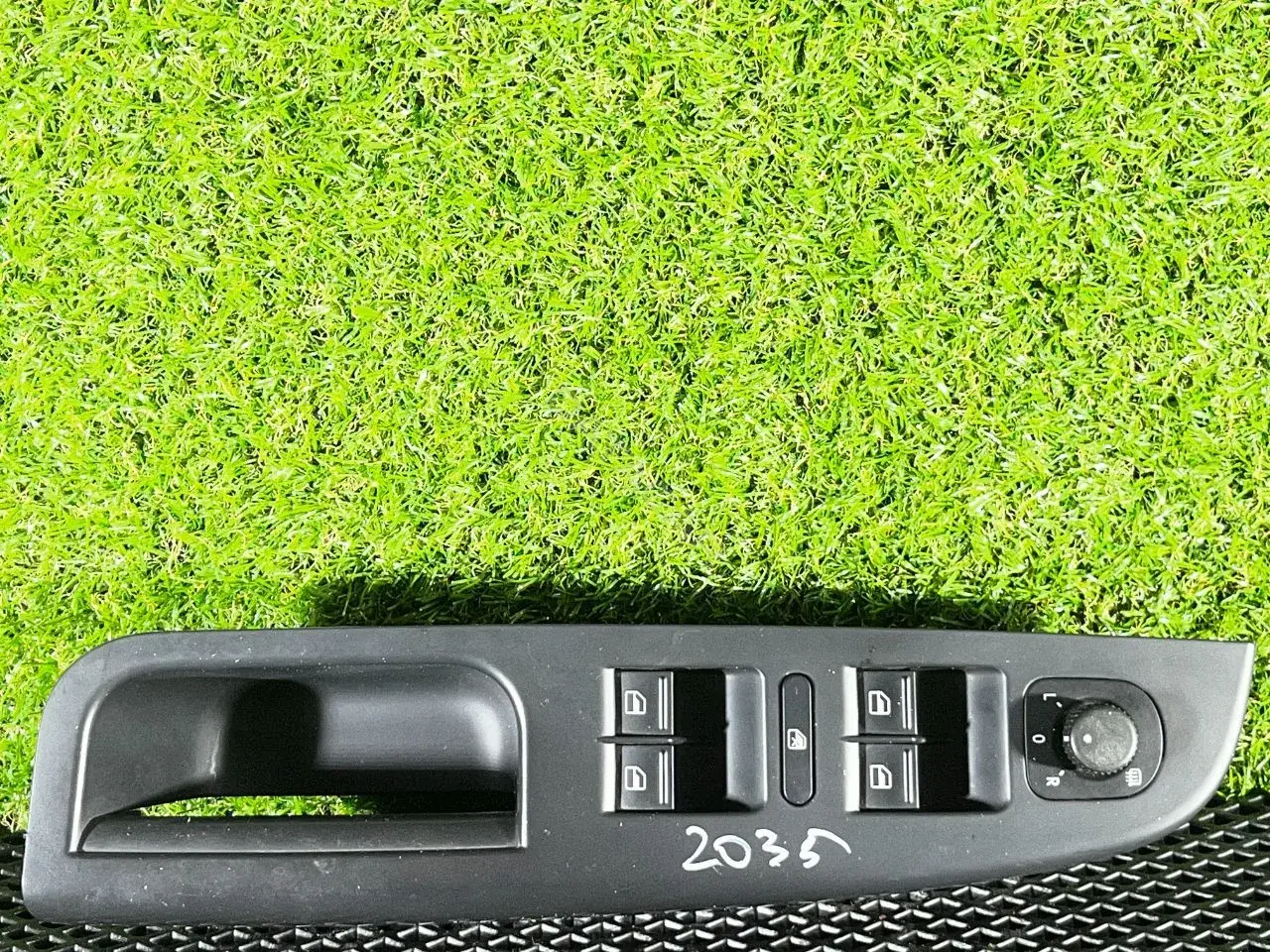 Блок управления стеклоподъемниками 1K4 868 049 C