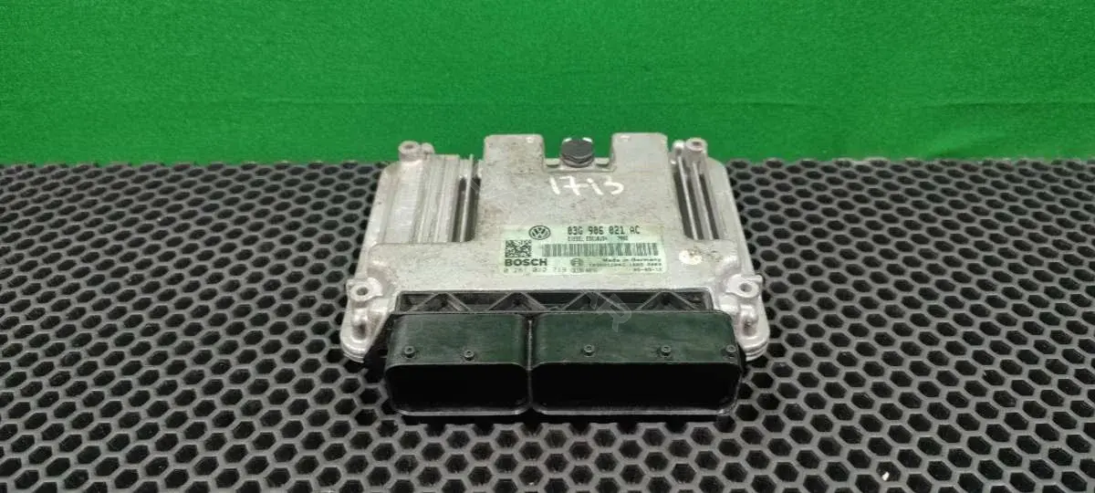 Блок управления двигателем 0 281 012 719, 03G 906 021 AC
