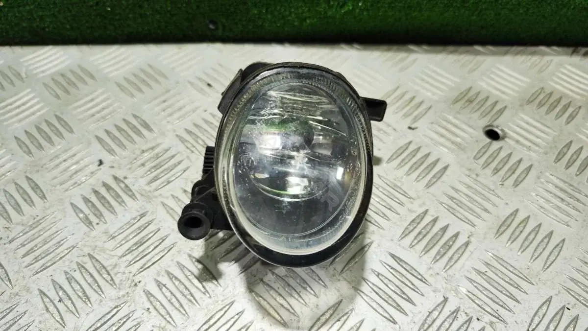 Противотуманные фары 8T0941700E
