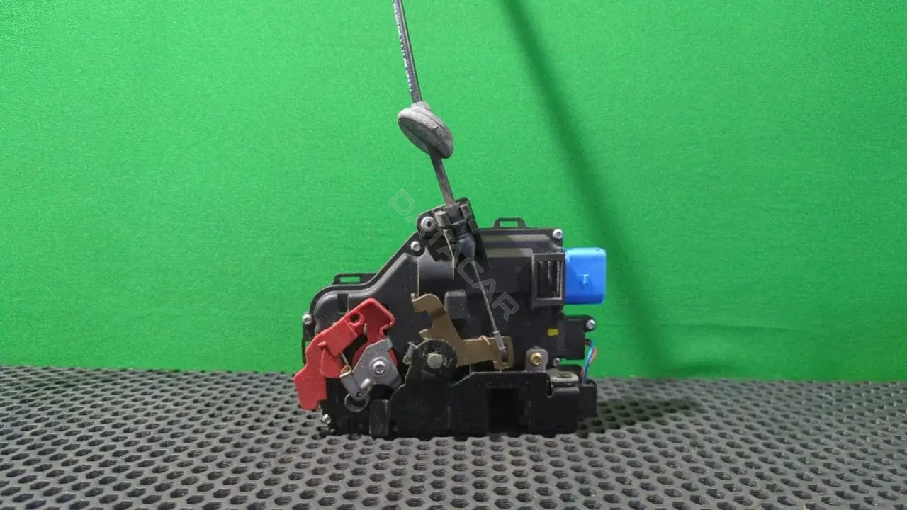 Замок двери 3D1837015AP