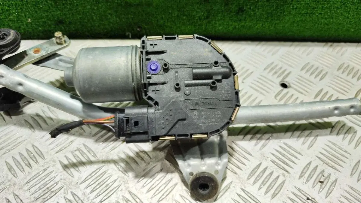 Мотор стеклоочистителя 8V1955119C