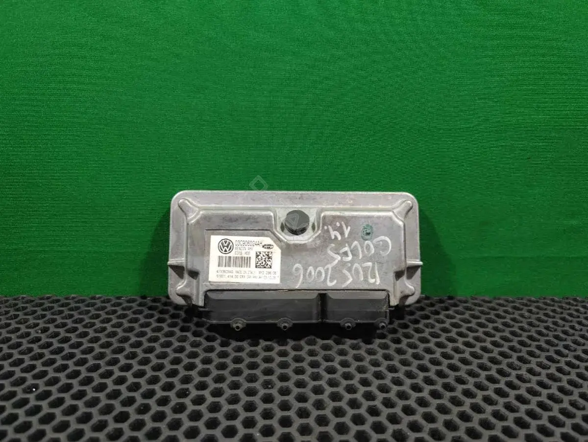 Блок управления двигателем 03C906024AH