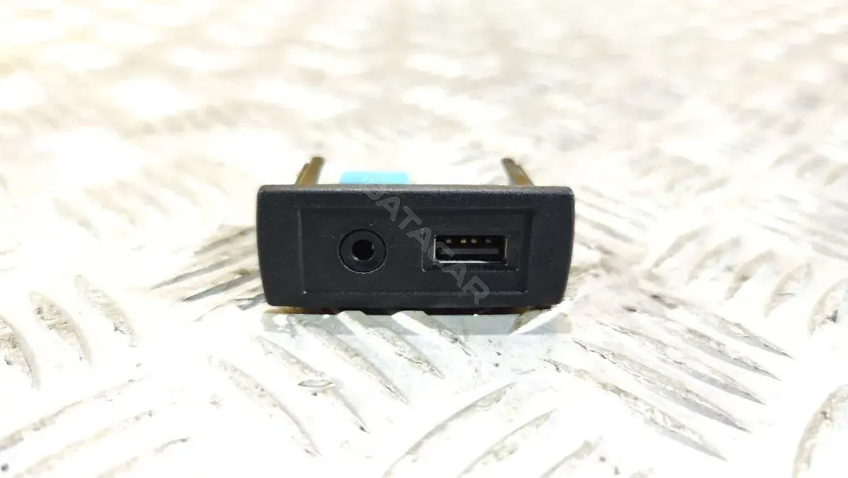 Разъем AUX / USB A4478200087