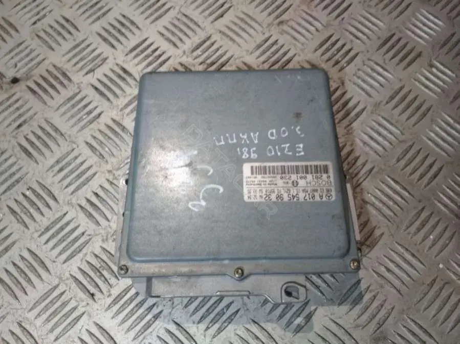 Блок управления двигателем 0 281 001 230, A0175459032