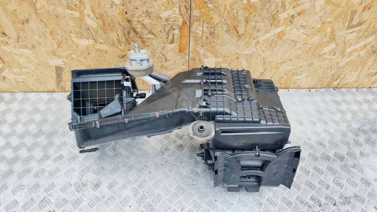 Корпус отопителя (печки) 4B1820005L