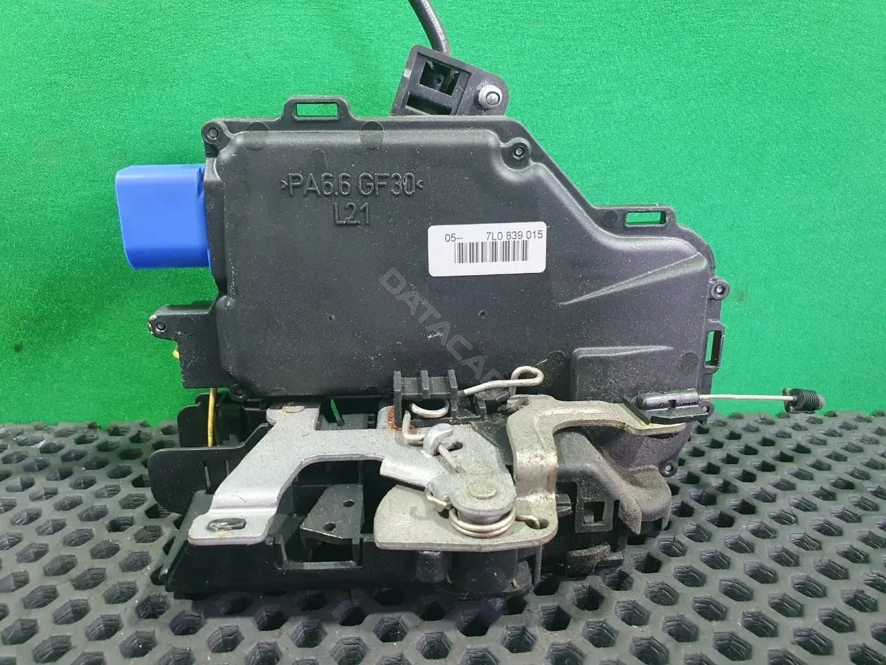 Замок двери 7L0 839 015