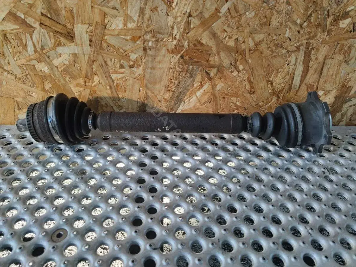 Приводной вал / Полуось 63733677