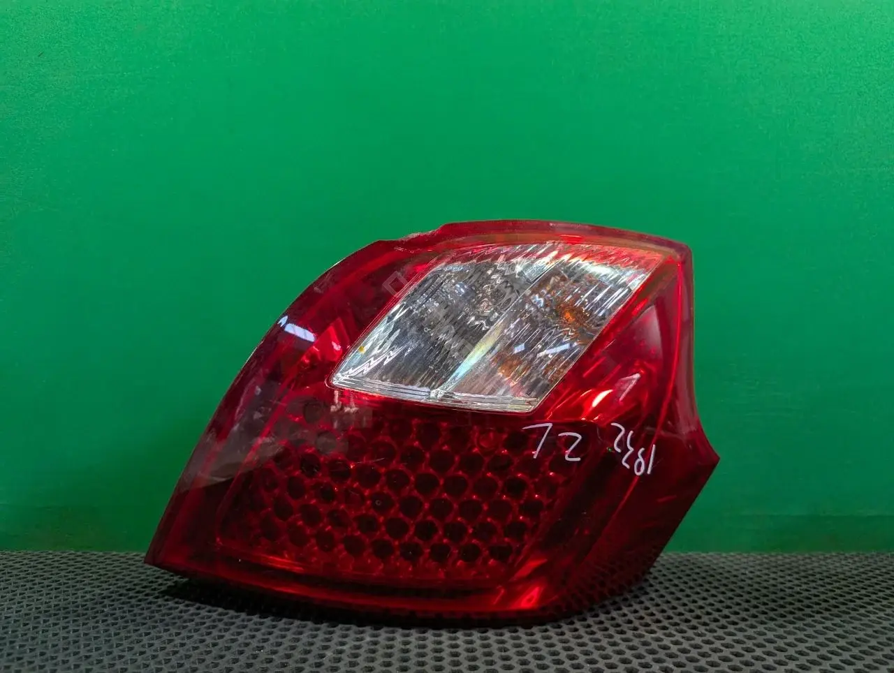 Задние фонари 08 223 1944L F