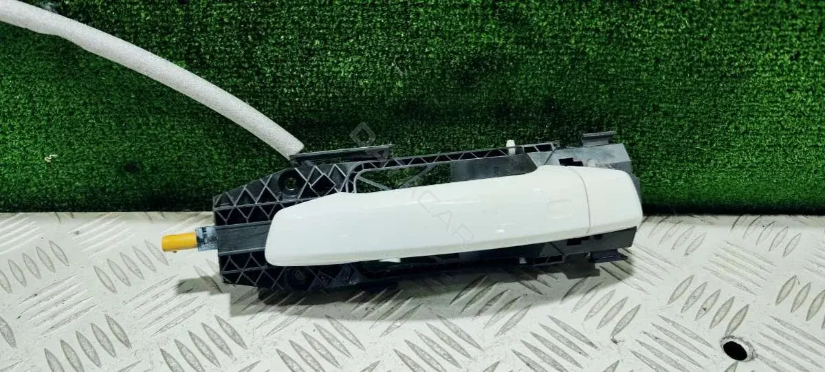 Ручка двери 8V0839885