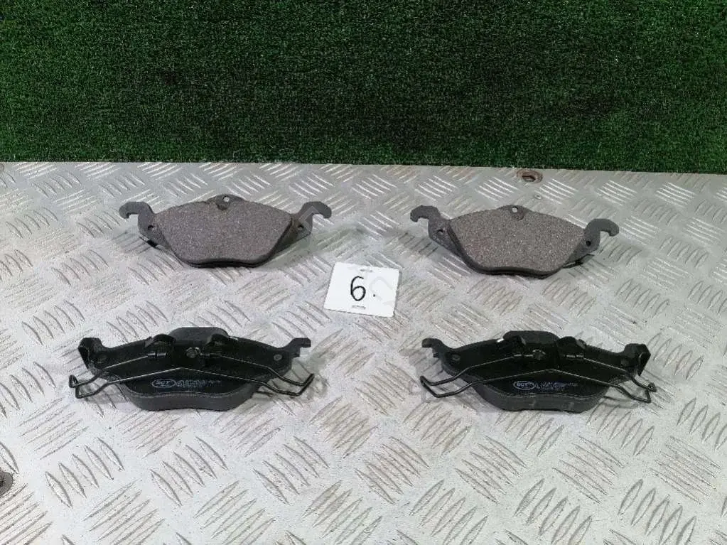 Тормозные колодки 90R 01820 056