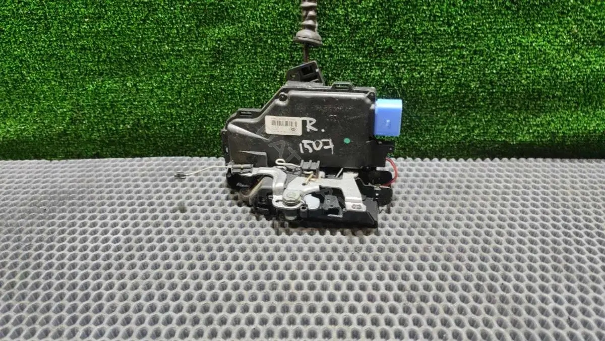Замок двери 3D1837016AC