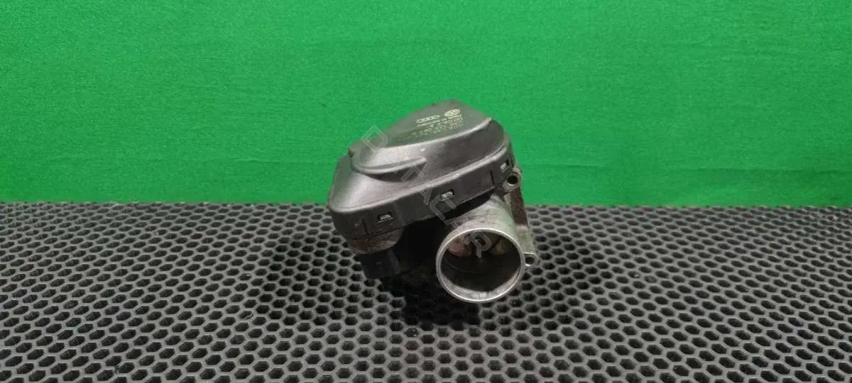 Дроссельная заслонка 036 133 062 B
