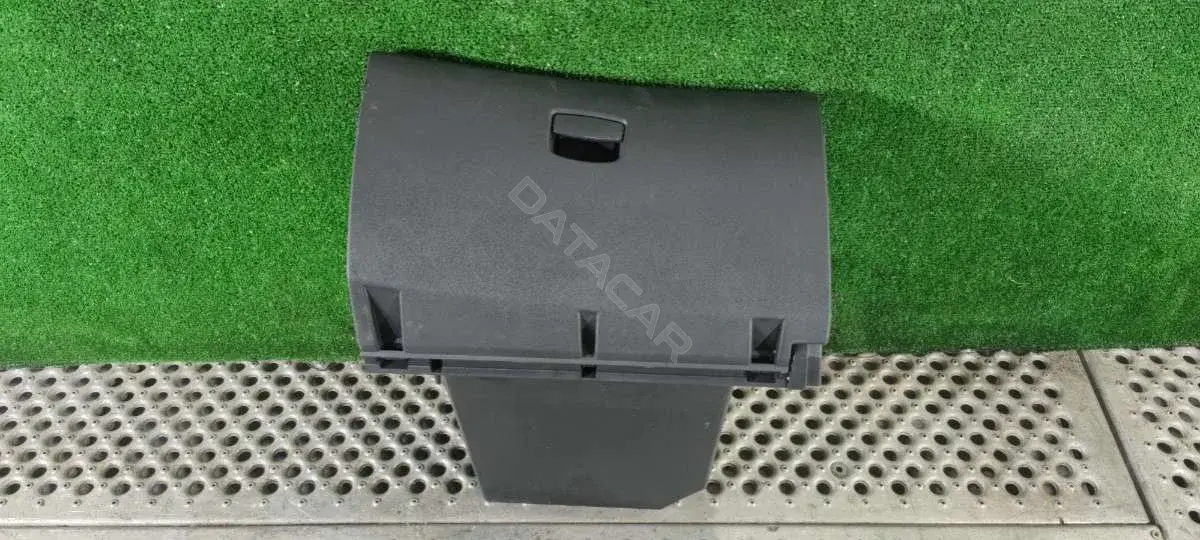 Бардачок 685 000 001R