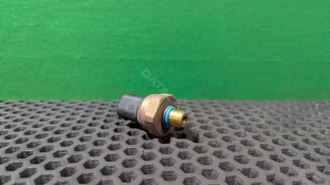 Регулятор давления топлива 8W839F972AA