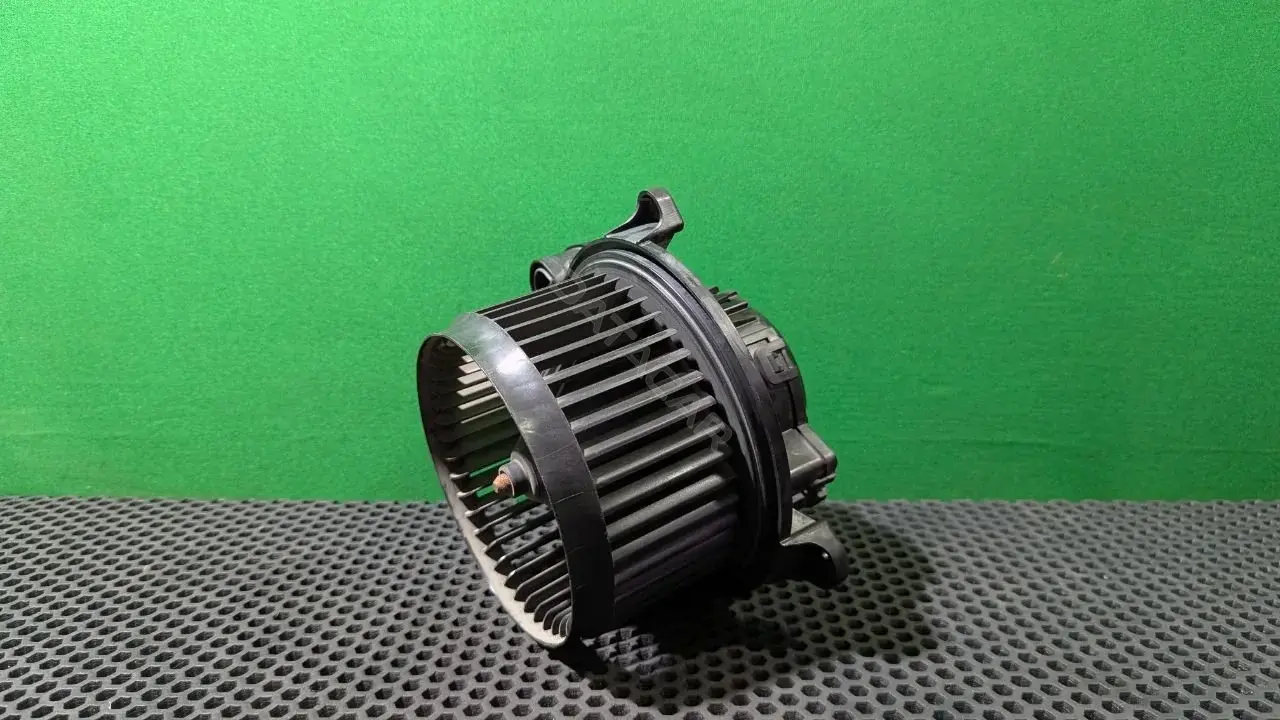 Моторчик печки AV11 19846 AB