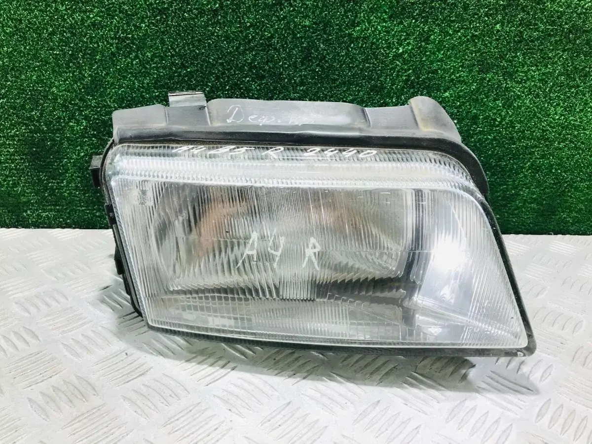Фары 185 2807 000, 8D0 941 004A