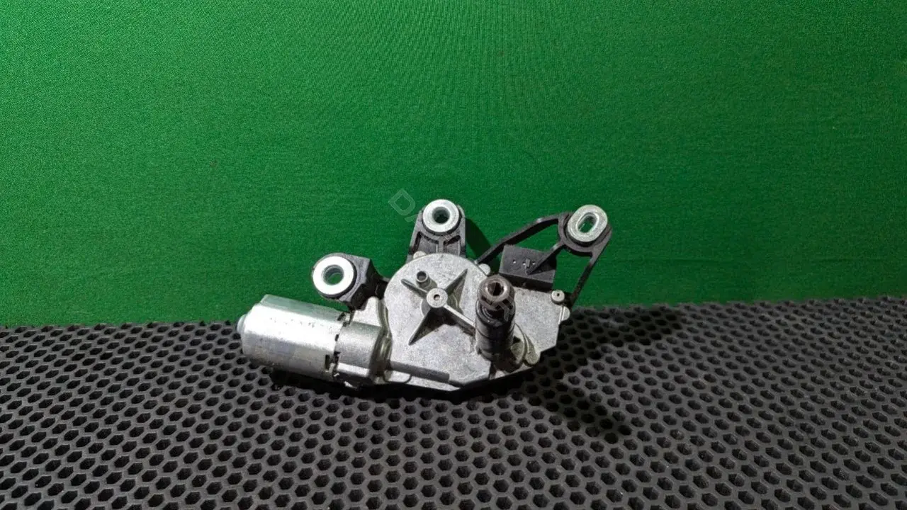 Мотор стеклоочистителя 0 390 201 598, 1T0 955 711 C