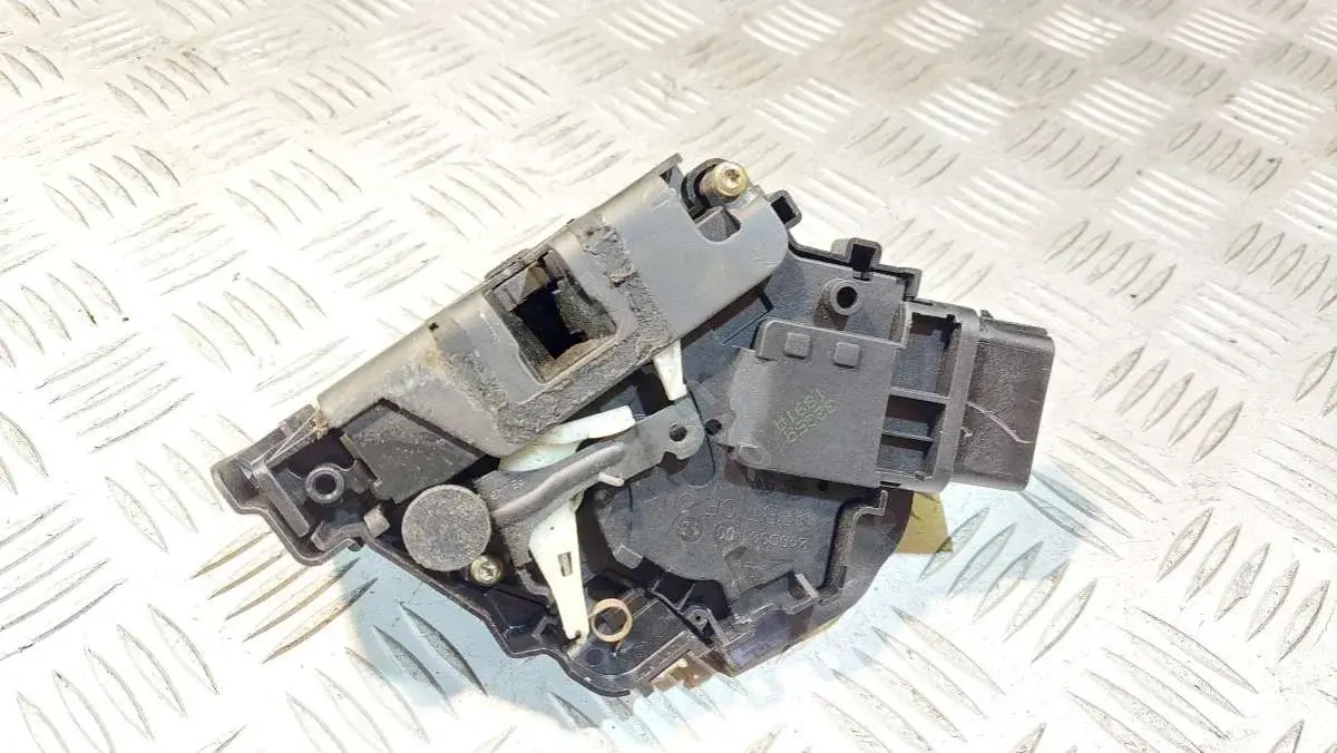 Замок двери 3M5AR21812AJ