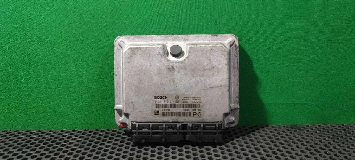 Блок управления двигателем 0 281 010 271, 24 417 196