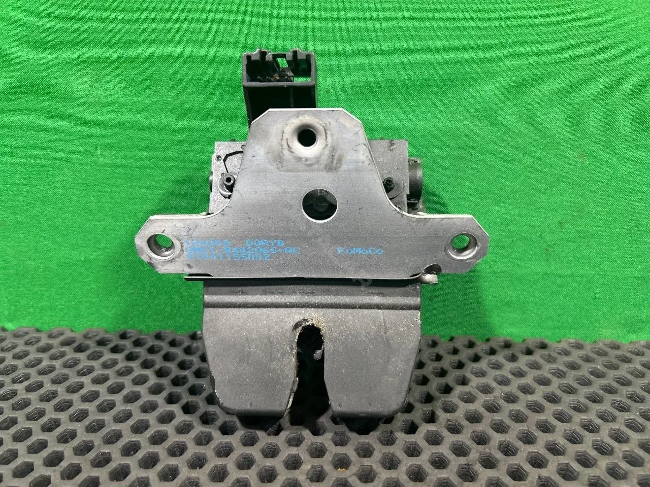 Замок крышки багажника 8M51R442A66AC