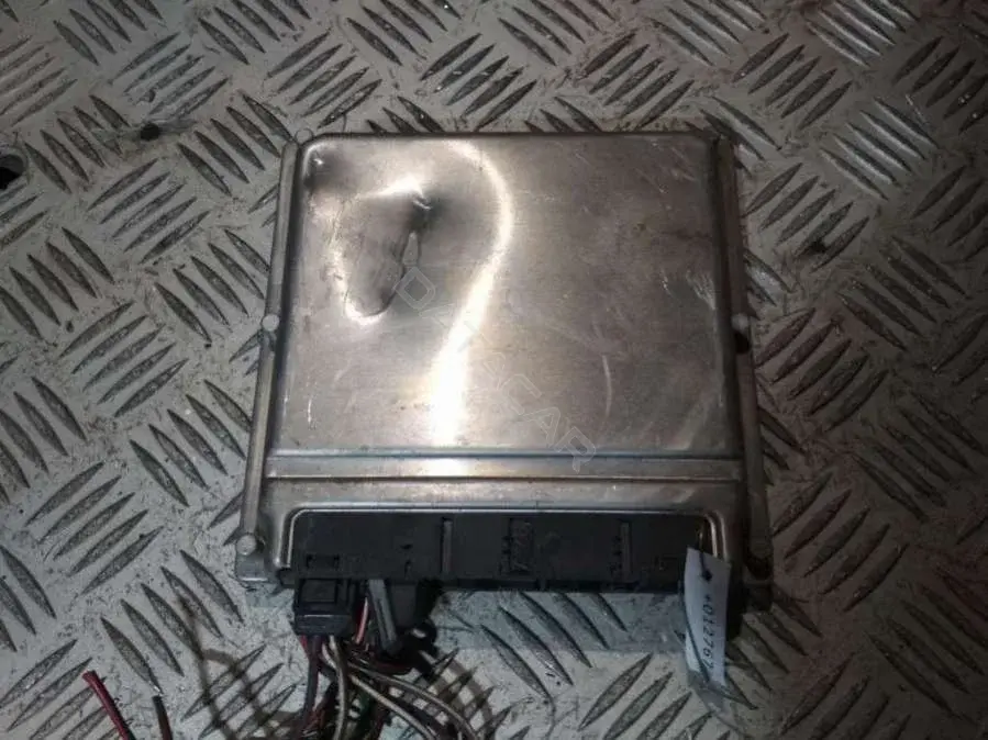 Блок управления двигателем 0 281 011 005, A0001536979