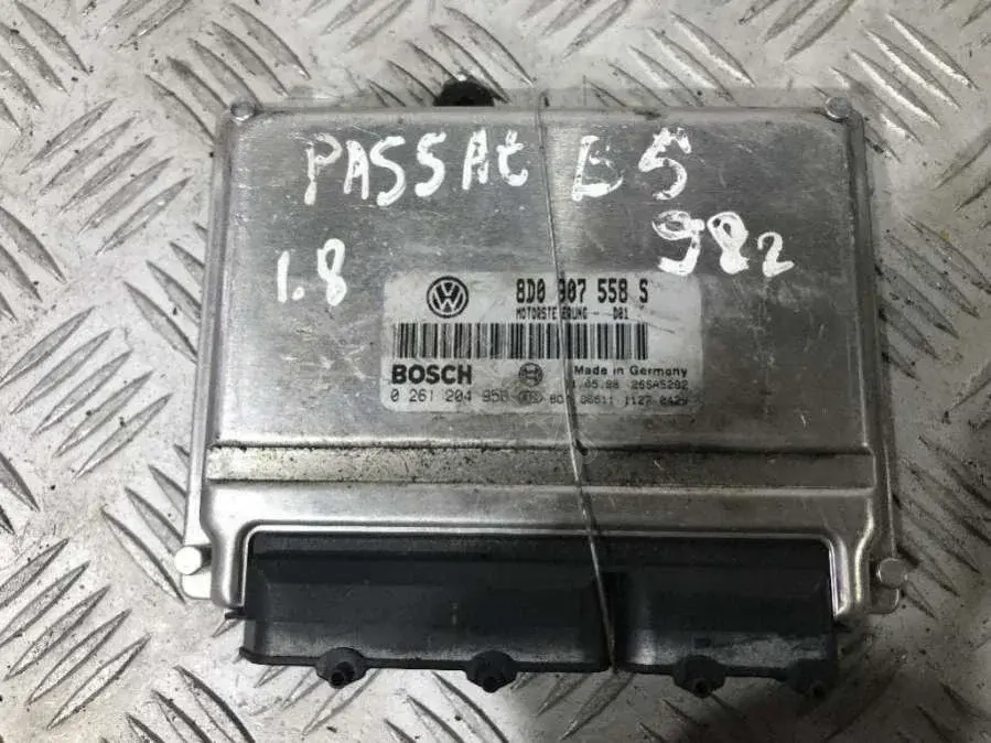 Блок управления двигателем 0 261 204 956, 8D0 907 558 S