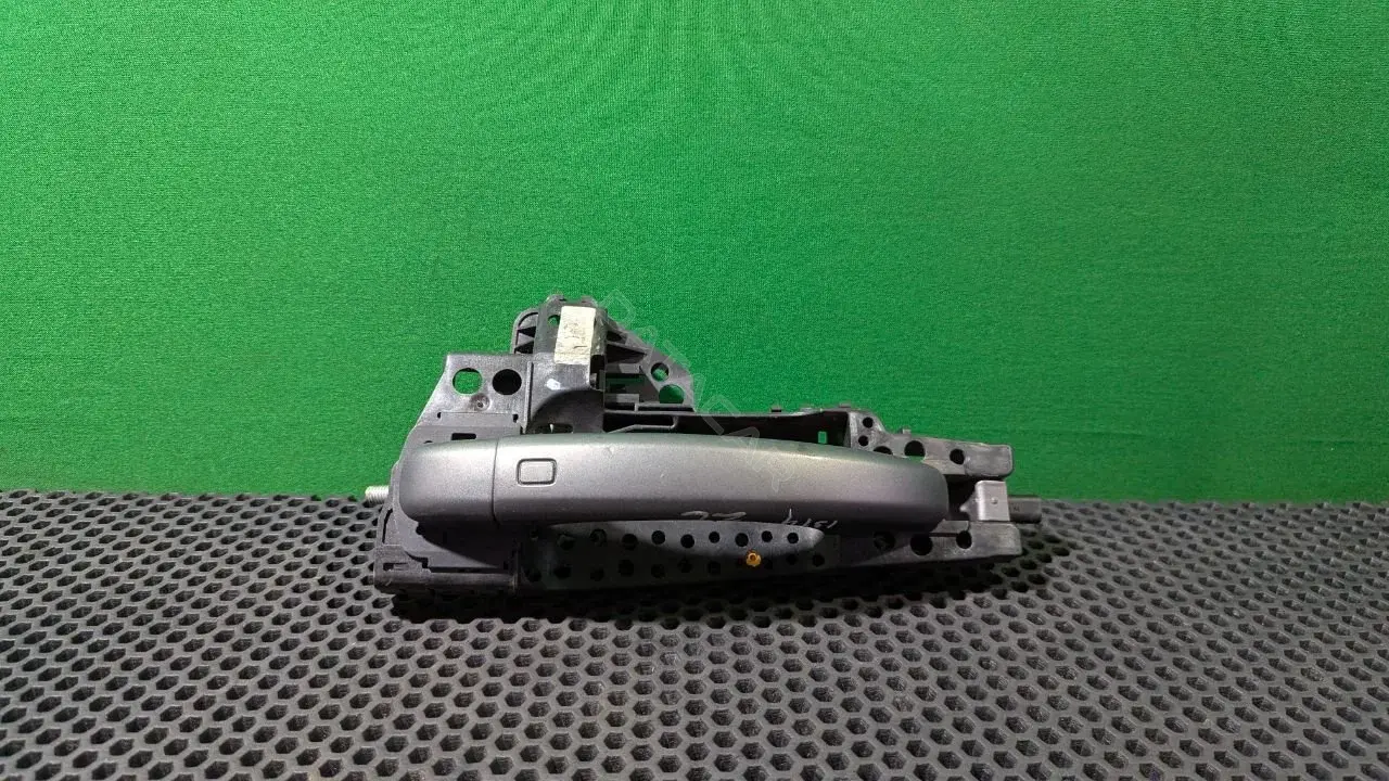 Ручка двери 8T0 837 885 A