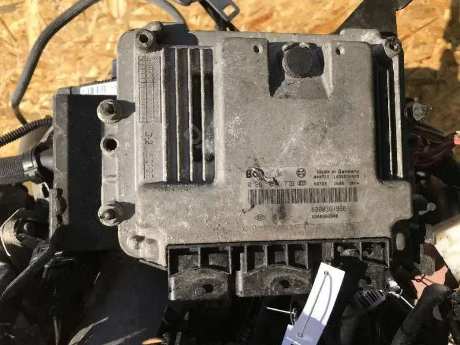 Блок управления двигателем 0 281 011 776, 8200391966