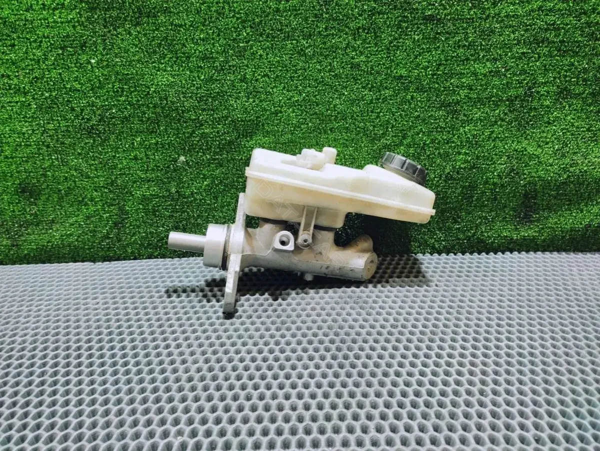 Главный тормозной цилиндр 32067111 2