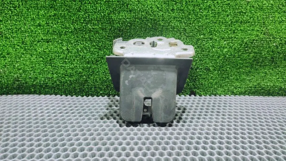Замок крышки багажника 4G9827520