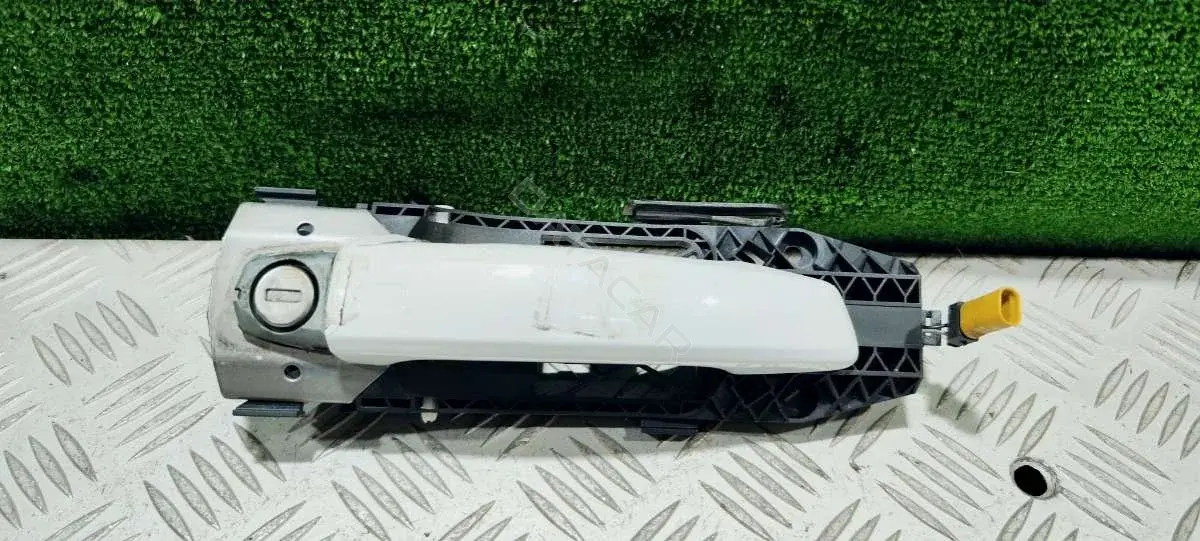 Ручка двери 8V0837885
