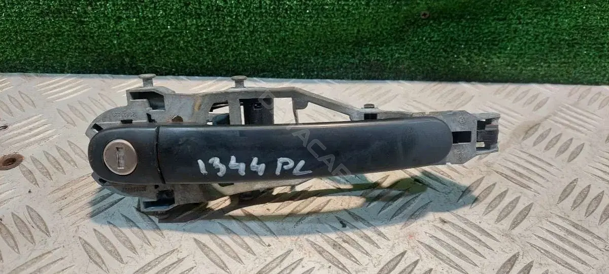 Ручка двери 1K0837885