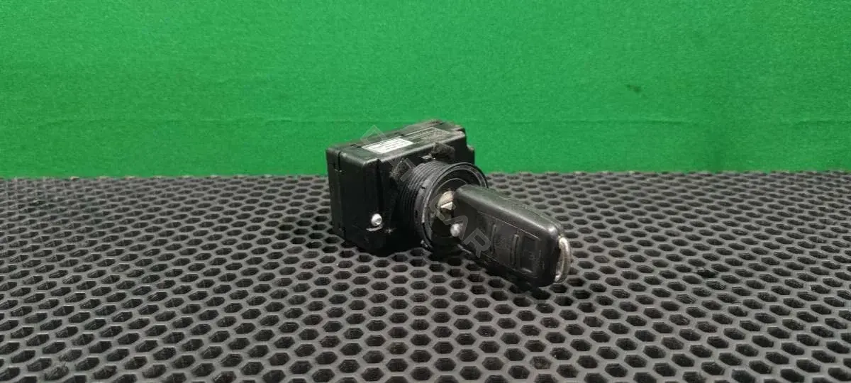 Замок зажигания 3D0 905 865 E