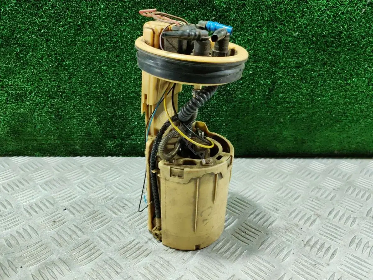 Топливный насос 7M3919050B