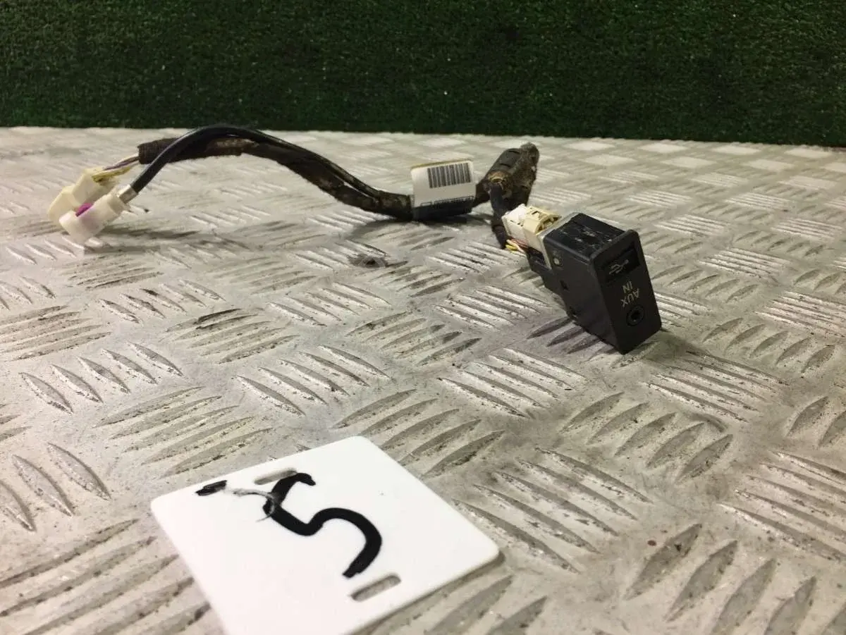 Разъем AUX / USB 8202724, 9231763