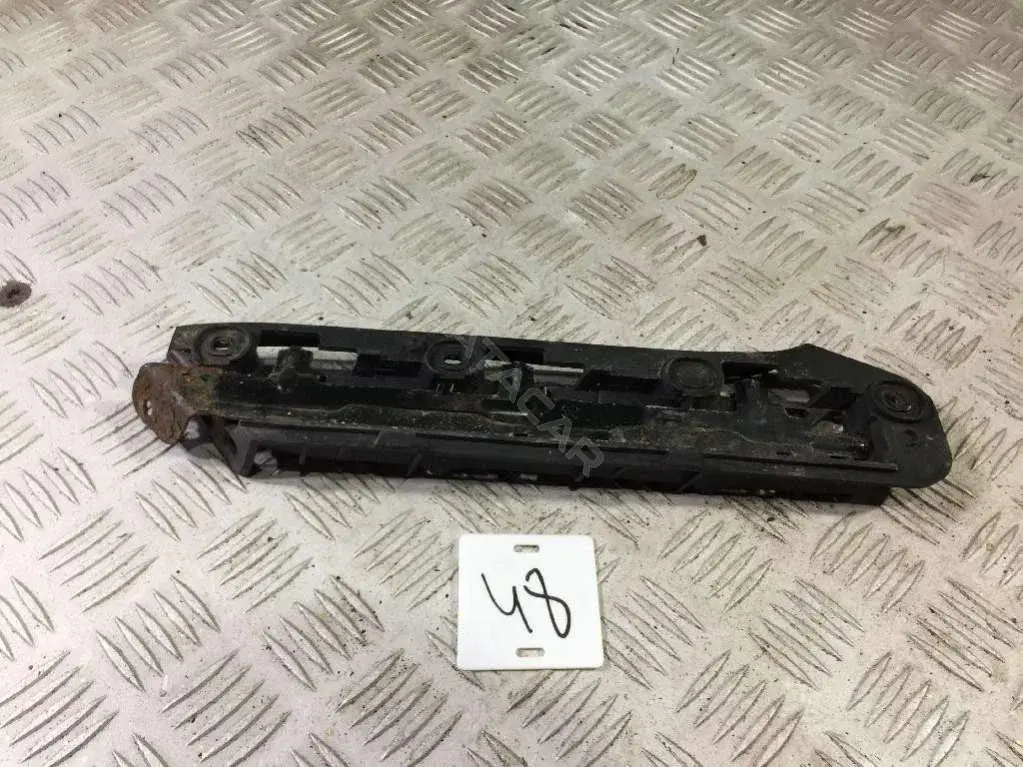 Кронштейн-направляющая бампера 1T0807935